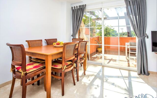 3 bed apartment close to beach BB43