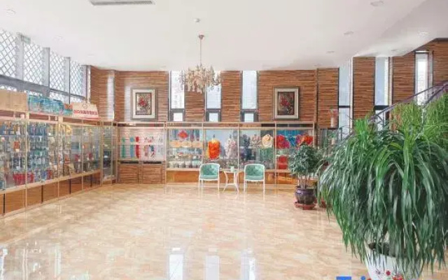 Tongliao Yinglun International Holiday Hotel