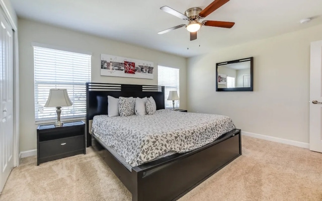 Romeo Circle Stoey Lake