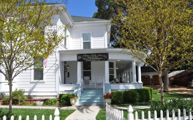 The River Belle Inn