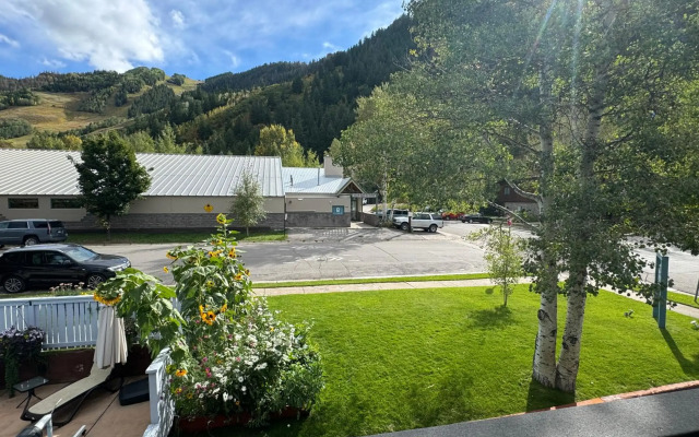 Shadow Mountain Lodge
