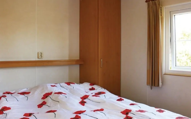 Nicely Furnished Chalet with Oven near Wadden Sea