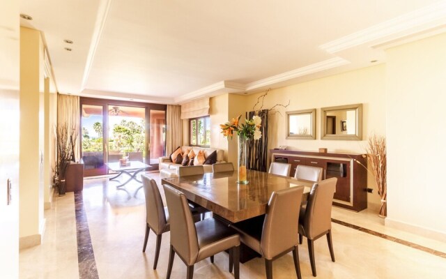 Frontline beach 3 bedroom apartment