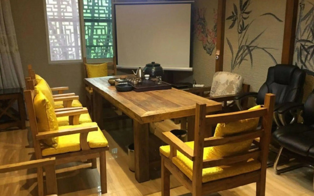 Grunion Business Hotel