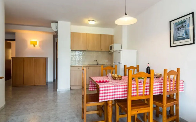 Alluring Apartment in Empuriabrava With Swimming Pool