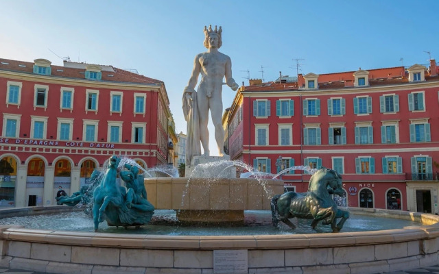 Le Magenta in Nice With 1 Bedrooms and 1 Bathrooms