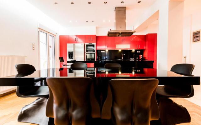 A Luxury Comfortable 2bdrm Apt in Athens