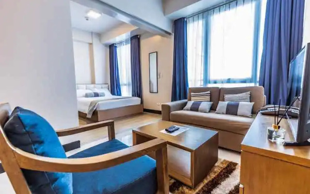 CSuites at 8 Newtown Residences