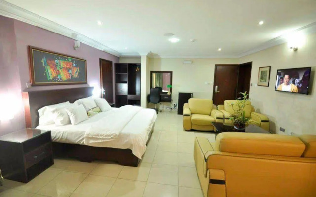 Jeromes Gardens And Suites
