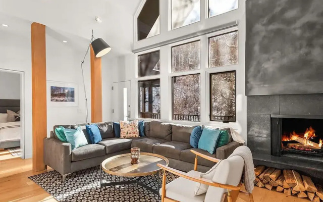 Fifth Avenue Condominiums by Frias