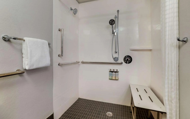 Sonesta Simply Suites Miami Airport Doral