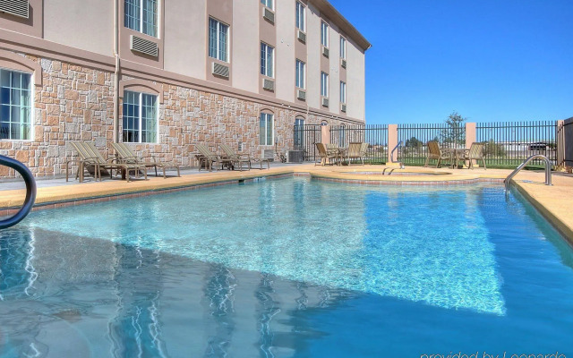 Holiday Inn Express & Suites Pecos