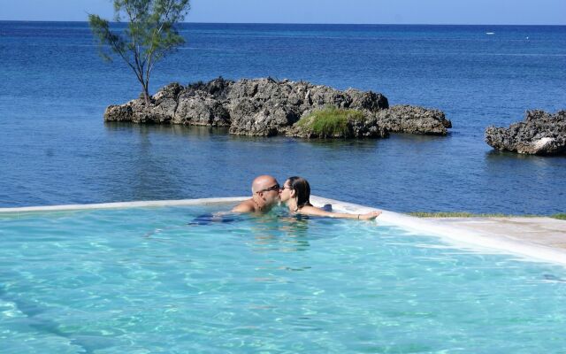 Rhodes Beach Resort Negril