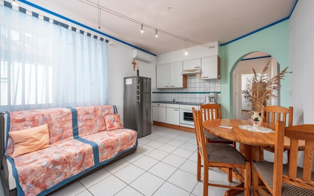 Nice Apartment in Duba With Wifi and 1 Bedrooms