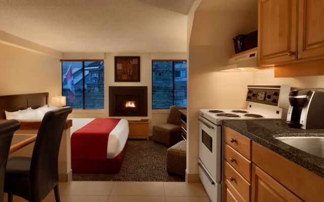 Mountain Side Hotel Whistler by Executive