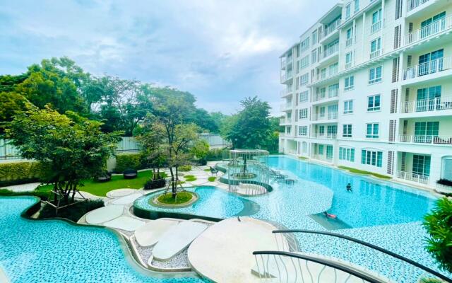 Summer Huahin Condo Pool View by Dome