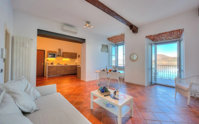 Volo Di Gabbiani Pied Dans L' Eau