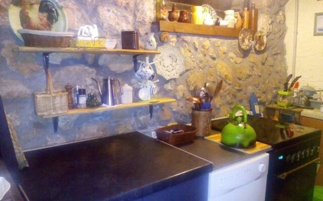 Inviting Tiny Treehouse East of Kalamata Near bay