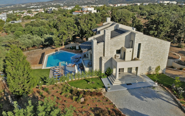 Dreamcatcher Villa Outdoor Indoor Pool hot tub