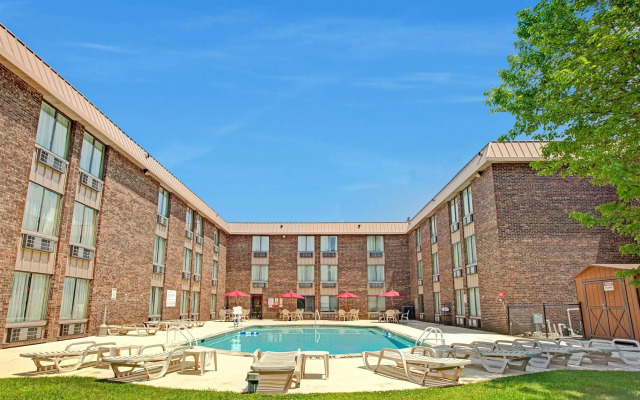 Days Inn by Wyndham East Windsor/Hightstown