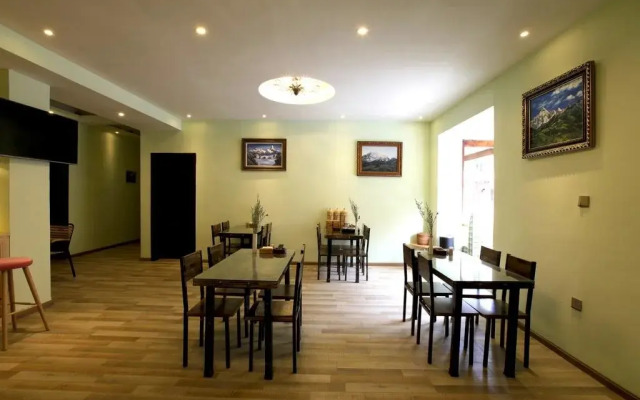Siguniang Mountain Metok Light Inn