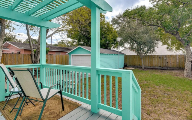 Galveston Vacation Rental: Deck & Central Location