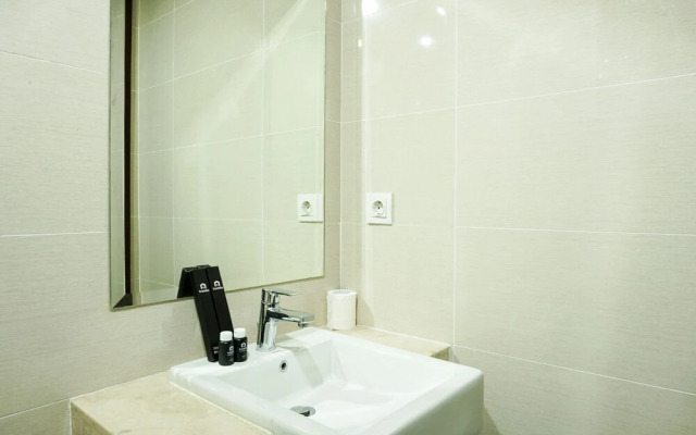 Deluxe And Comfortable Studio Puri Mansion Apartment