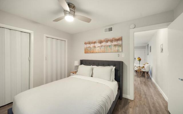 Stylish 1BR Near UT Brentwood Evonify
