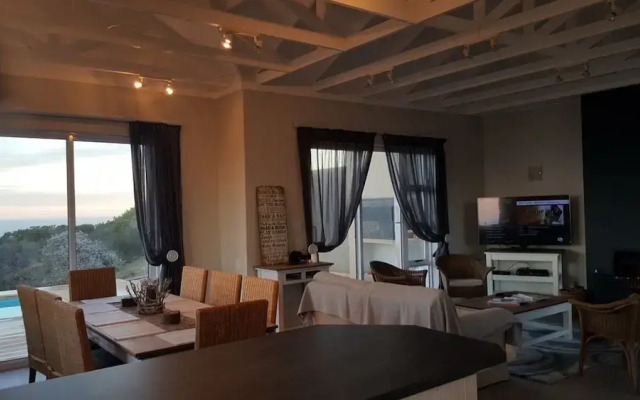 Pinnacle Point Pool Lodge