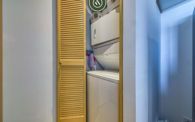 Oceanfront 2BR Condo -private Balcony - Beach