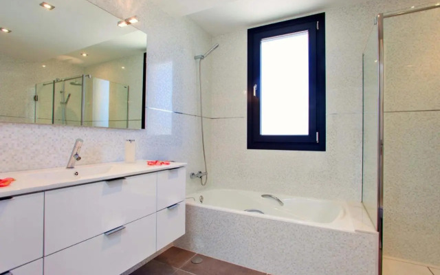 Beach Villa Cosins 1 Mel by Sealand Villas