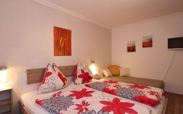 Quaint Apartment near Forest in Neukirchen am Großvenediger