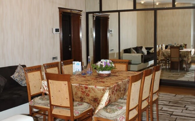 Apartment on Akademik Sh. Azizbayov 88a