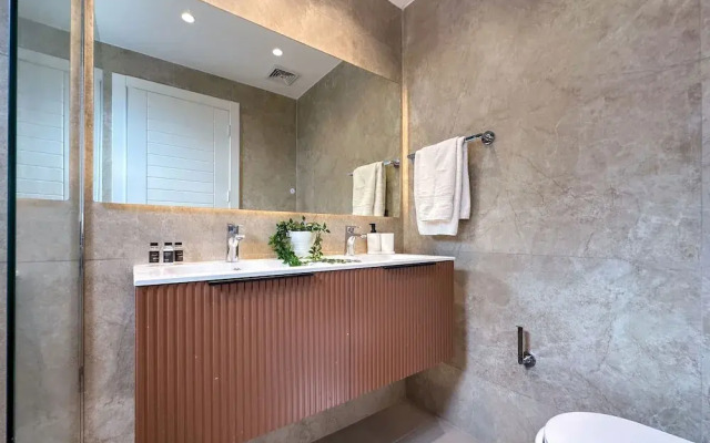4 Bedroom Beach Penthouse w Private Rooftop