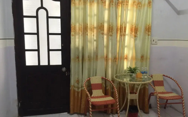 Halo Hostel