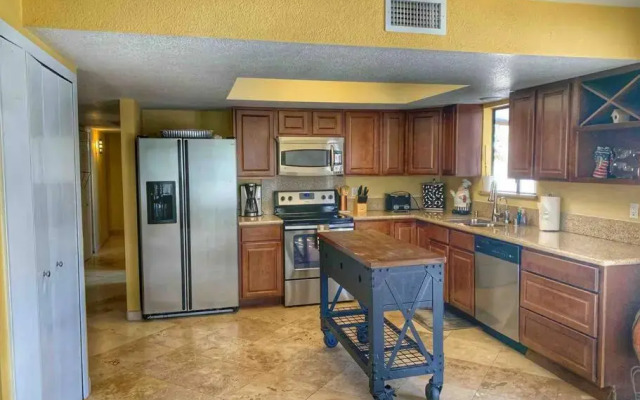 Ultimate Backyard-Pool/Spa. Slide. Lakeview. Ball