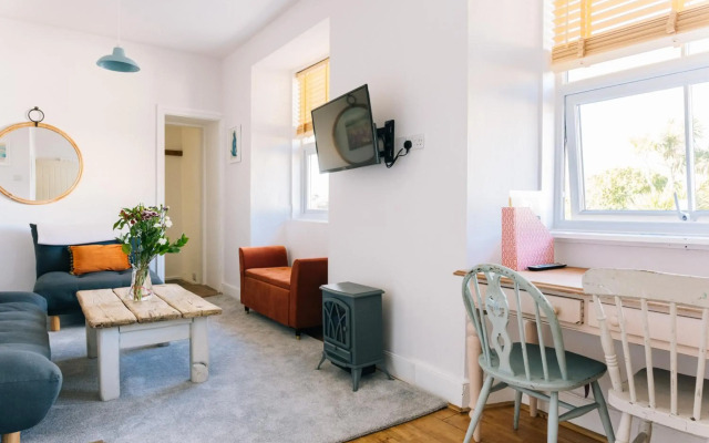 The Mexico Inn, Flat Two