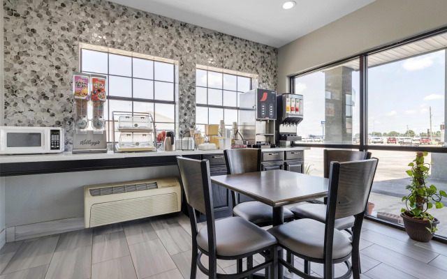 OYO Hotel McAlester Hwy 69 OK