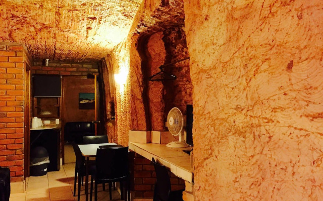 The Lookout Cave Underground Motel