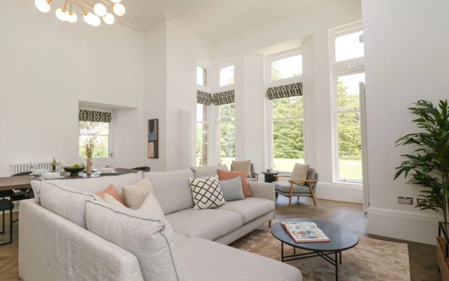 The Margaret Suite Stone Cross Mansion