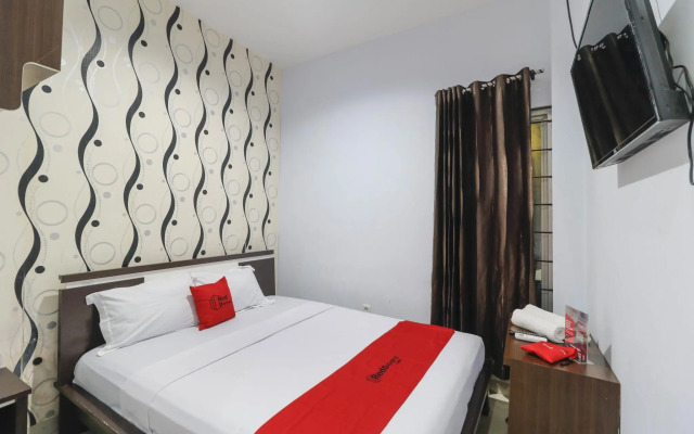 RedDoorz Near Mall Ratu Indah