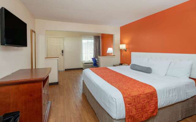 Howard Johnson by Wyndham Savannah GA