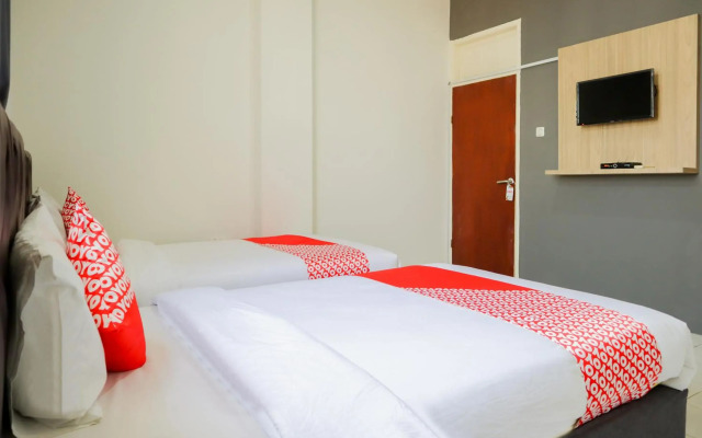 OYO 1111 Pasar Baru Inn