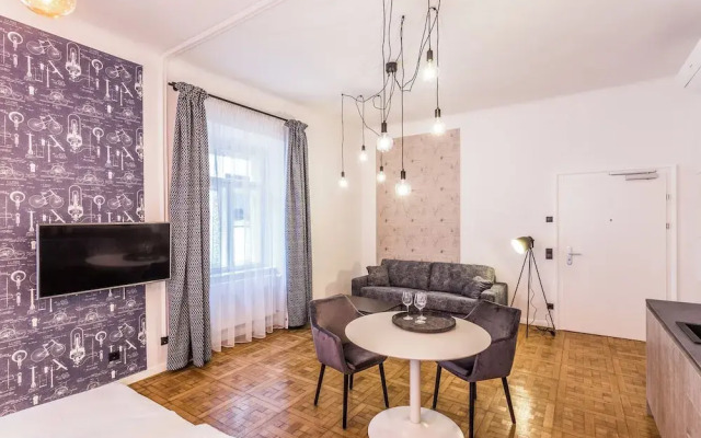 Roksoxhome Designer Boutique Apartment