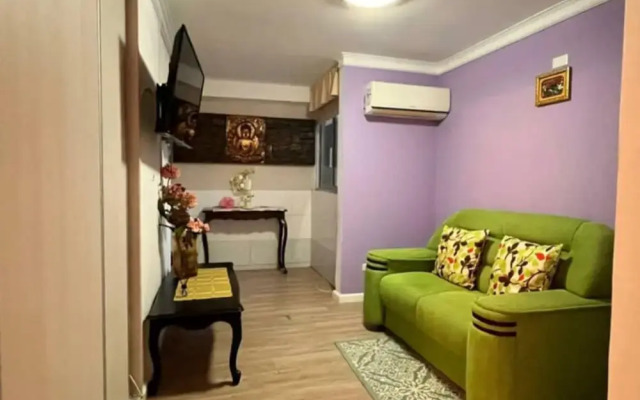 Spacious, Renovated, 2Hb in Style and With Pool