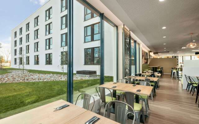 Super 8 by Wyndham Munich City North