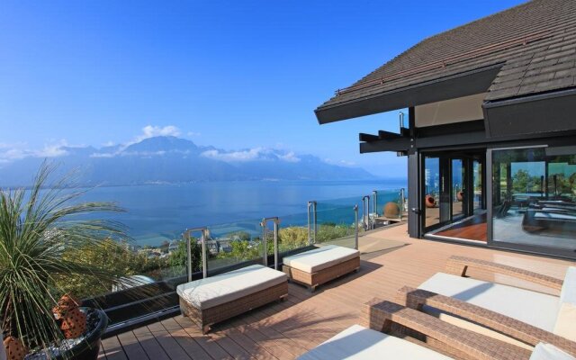 Montreux Deck