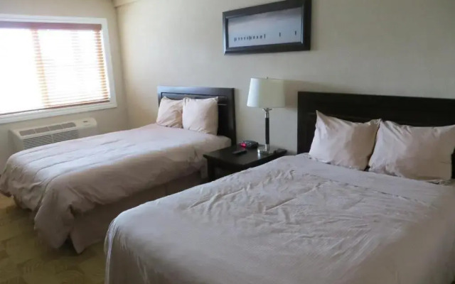 Shoreside Inn & Suites