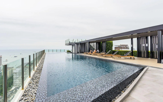 The Base Central Pattaya by Favstay