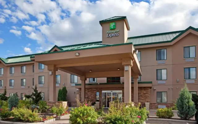 Holiday Inn Express & Suites - Vernon by IHG